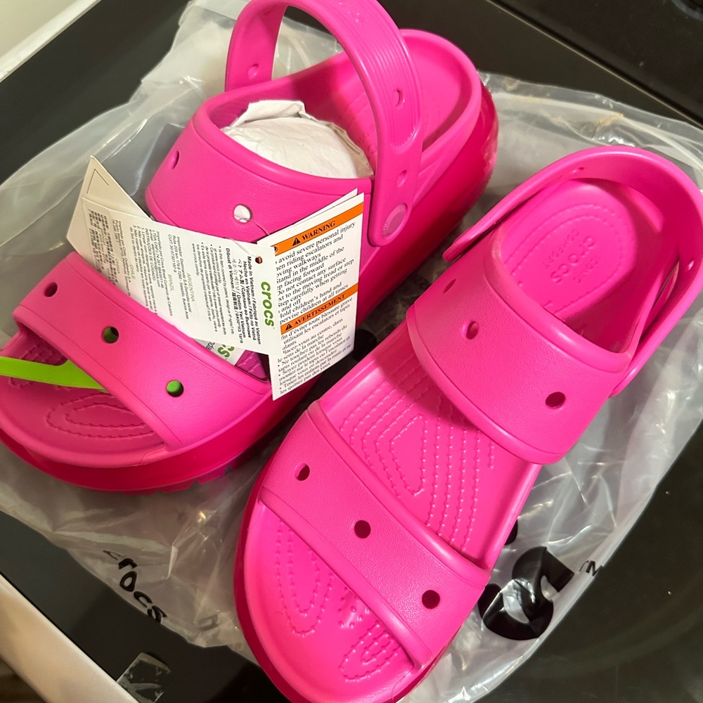 Woman’s crocs mega crush sandals